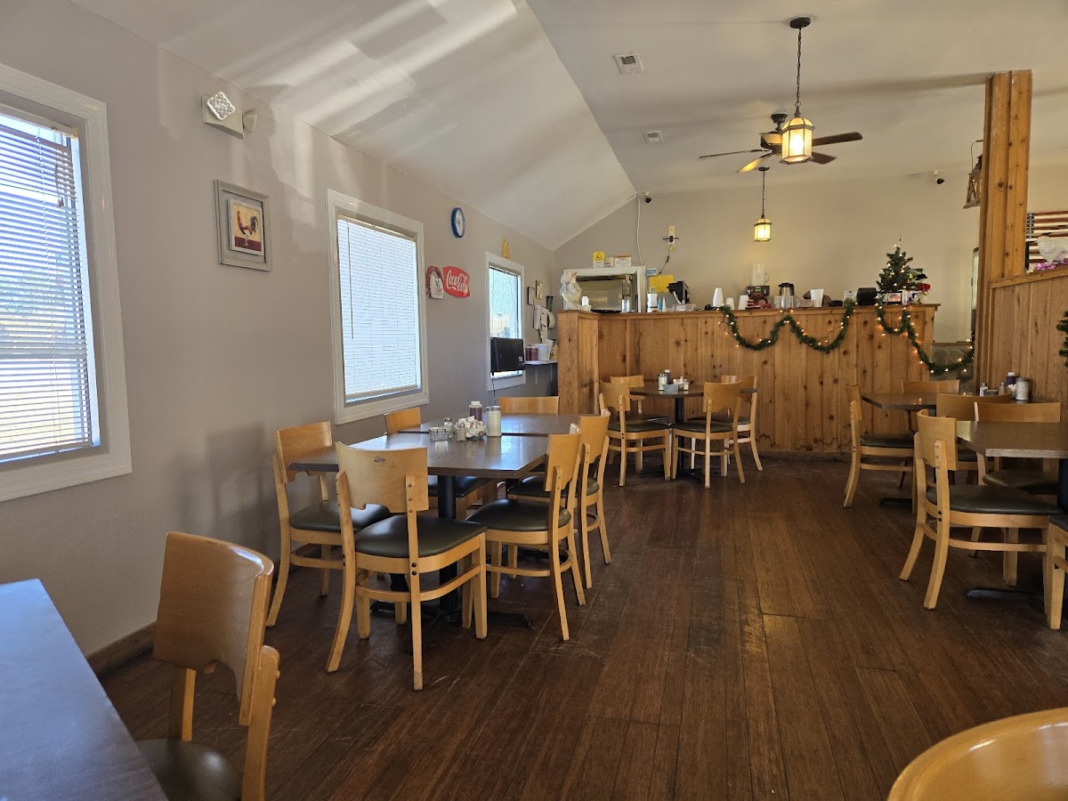 Country Sunrise Grill - Photo 3