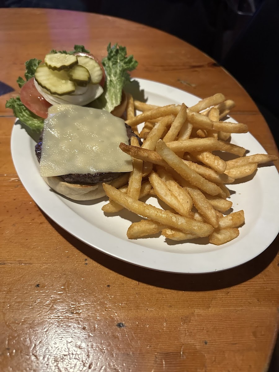 Snug Harbor Bar and Grill - Photo 3