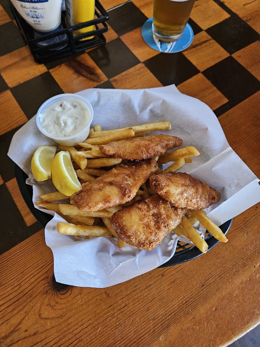 Snug Harbor Bar and Grill - Photo 4