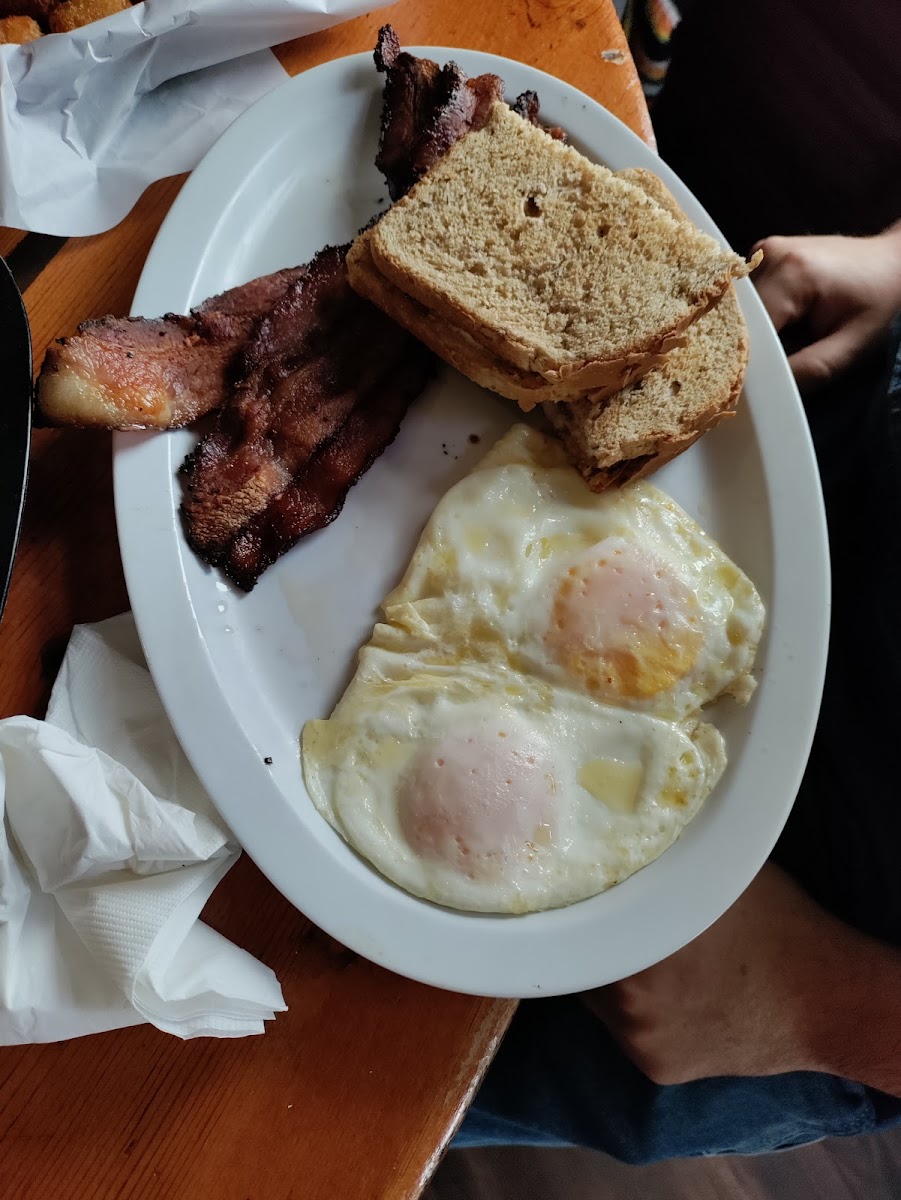 Snug Harbor Bar and Grill - Photo 8