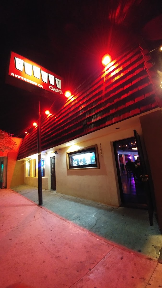 Rock It Sports Lounge - Photo 5