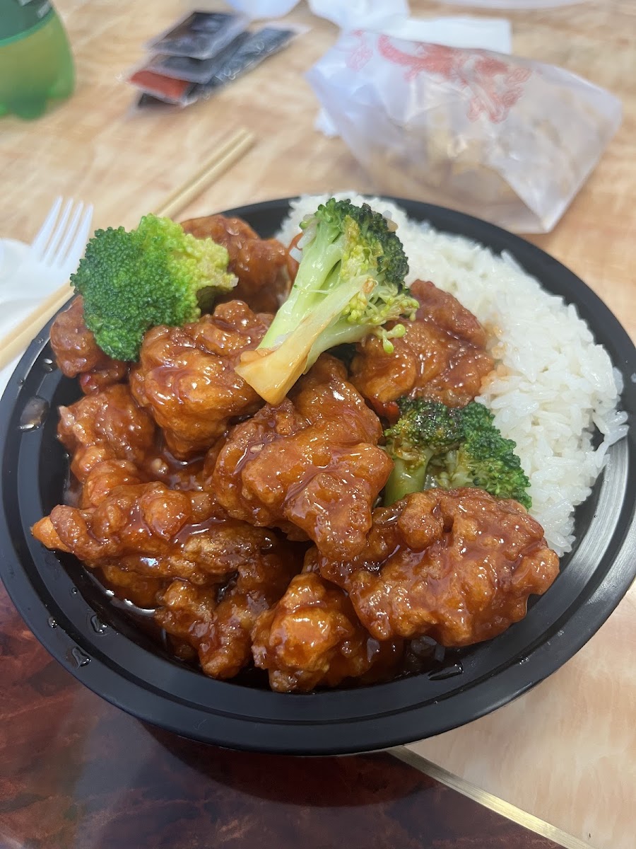 China Wok Chinese Restaurant - Photo 2