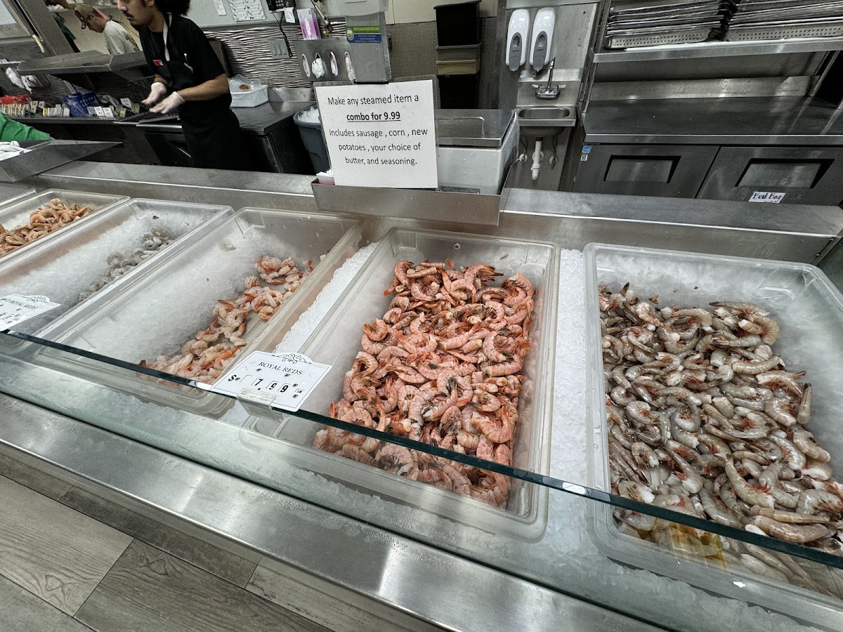 Maria's Fresh Seafood Market - Photo 9
