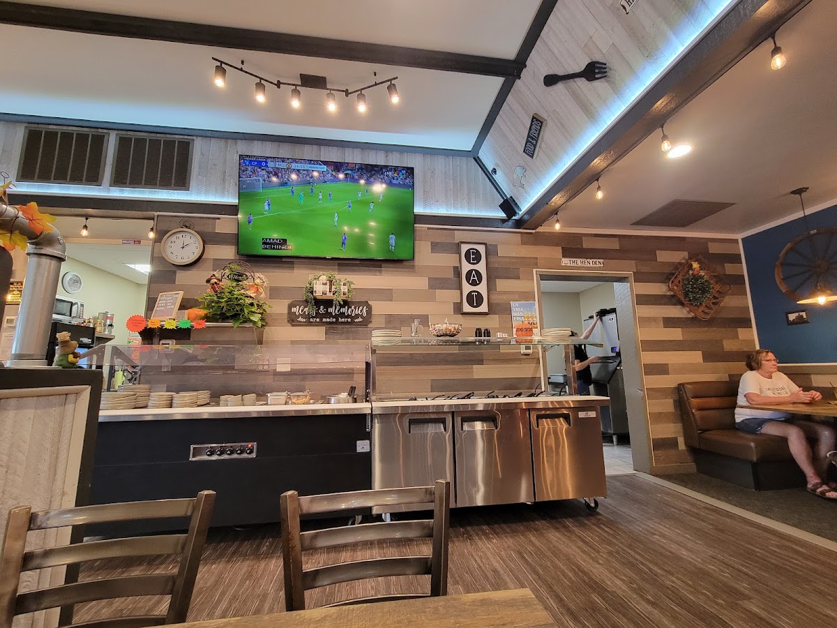 Mega's Grill and Eatery - Photo 4