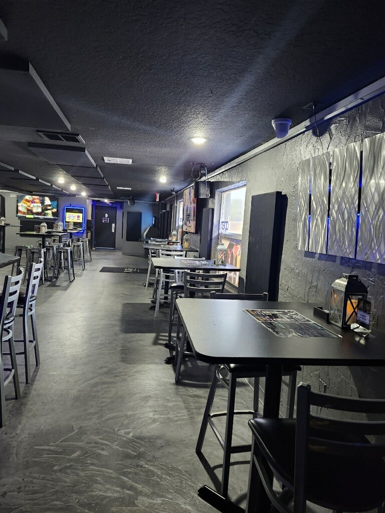 Niko's Neighborhood Bar