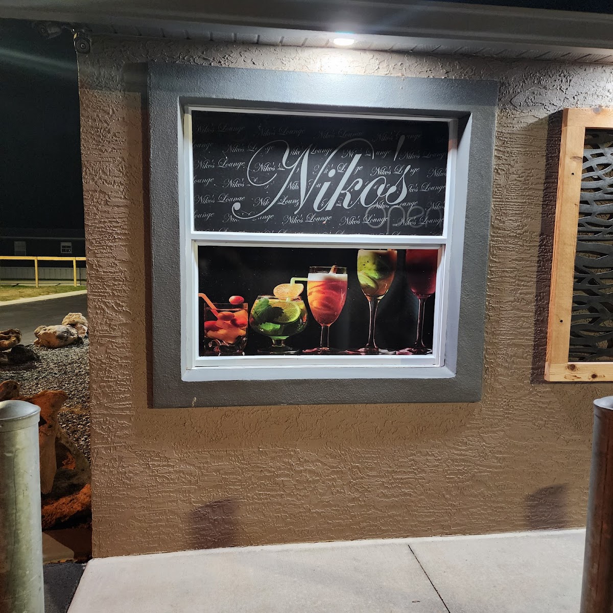Niko's Neighborhood Bar - Photo 9