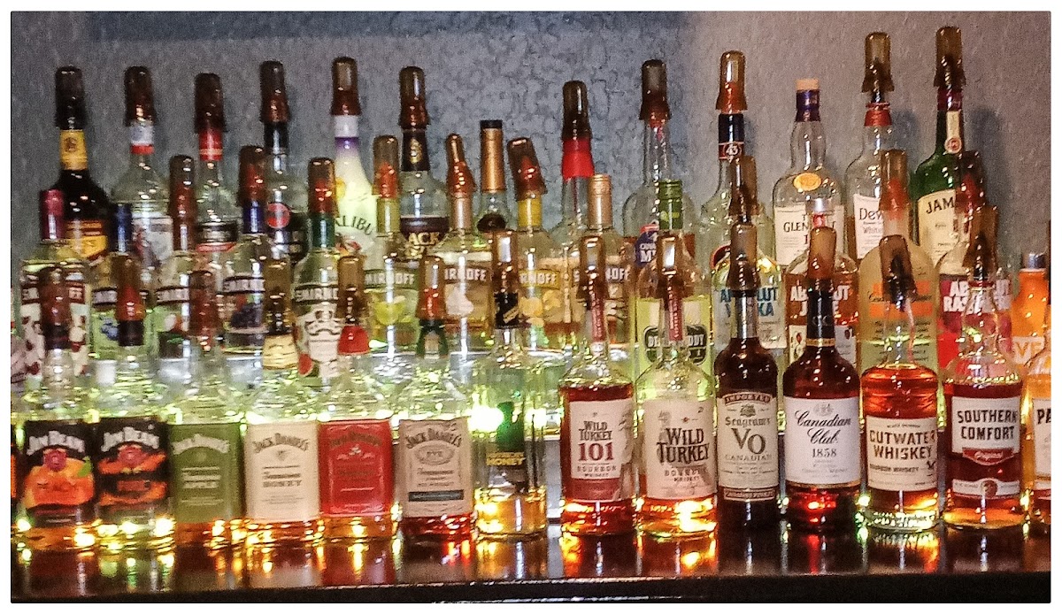 Niko's Neighborhood Bar - Photo 3