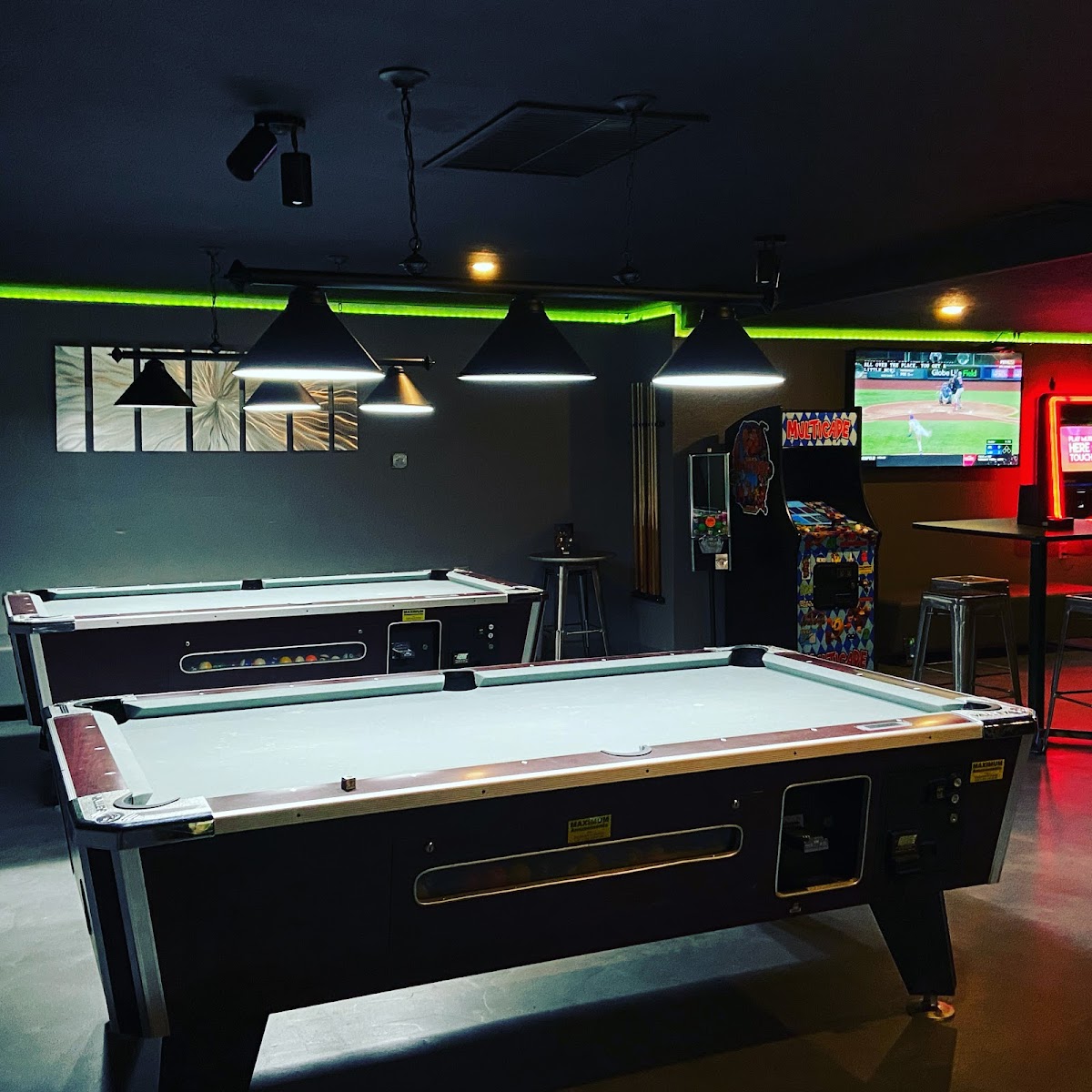 Niko's Neighborhood Bar - Photo 6