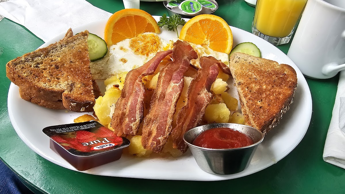 Sour Pickle Cafe - Photo 6