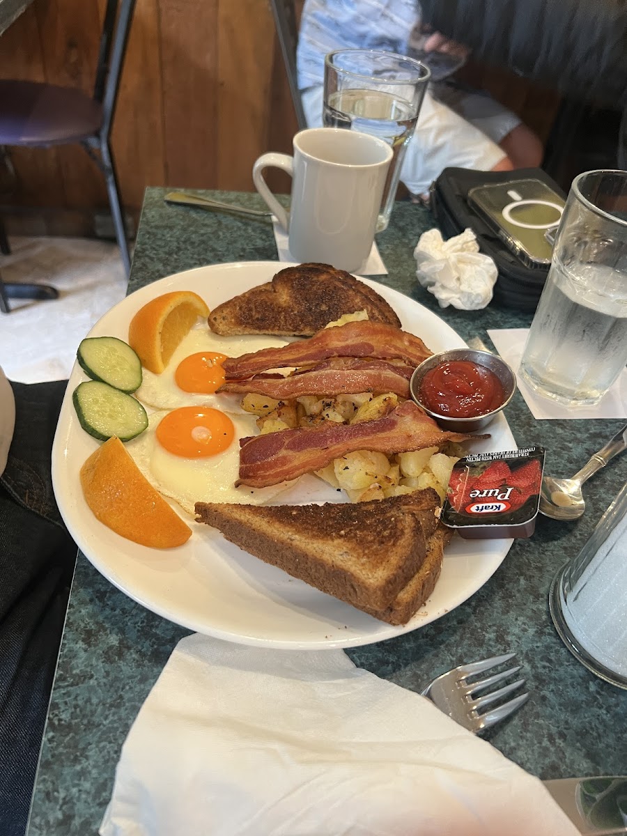 Sour Pickle Cafe - Photo 7