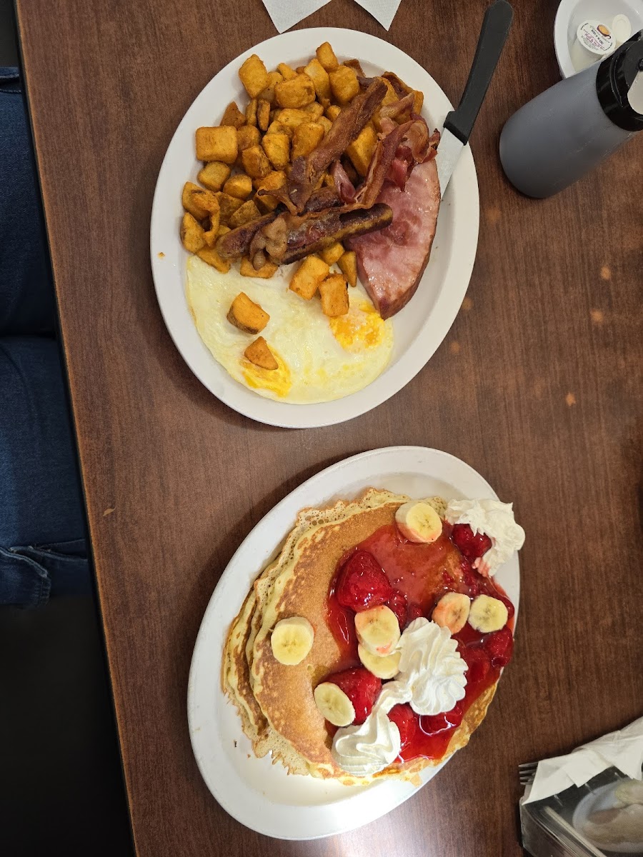 Nick's Pancake House - Photo 4