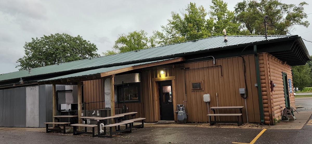 Log Tavern Pizza Co - Photo 9