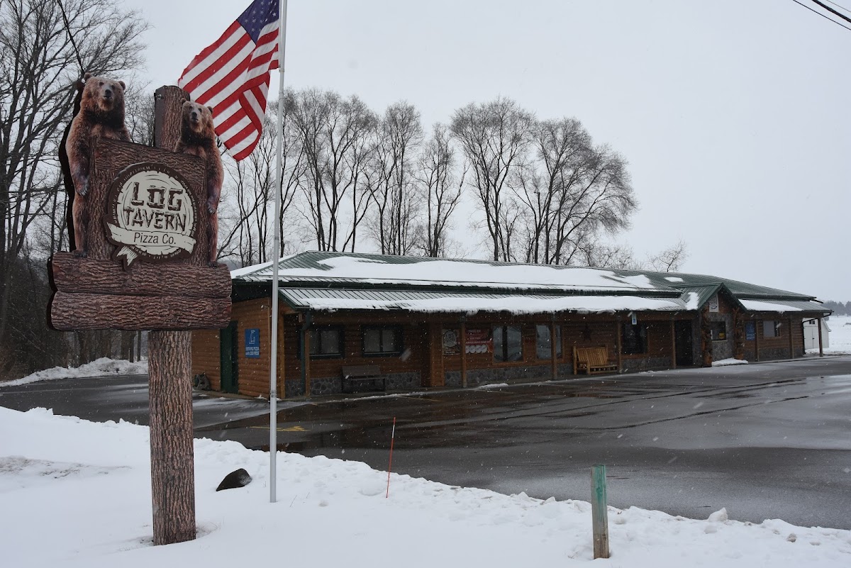 Log Tavern Pizza Co - Photo 8