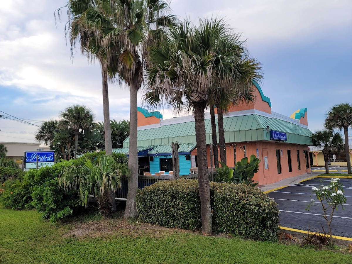 Ichabod's Beachside Bar & Grille - Photo 4
