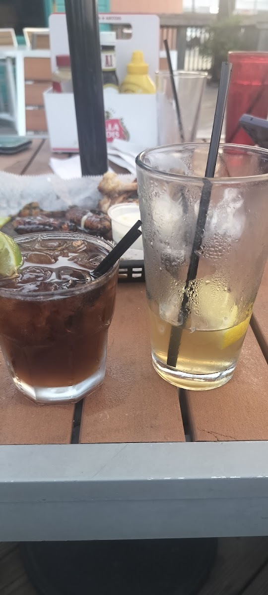 Ichabod's Beachside Bar & Grille - Photo 8