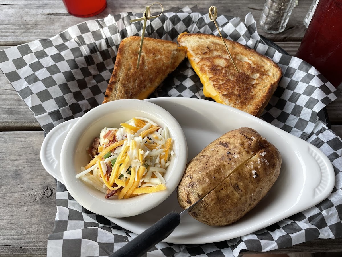 Front Porch Restaurant - Photo 8