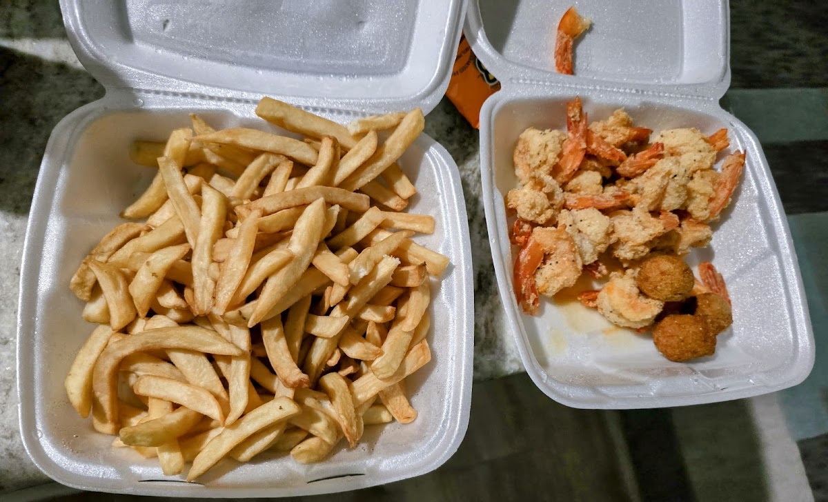 Washington Shores Fish Market - Photo 1
