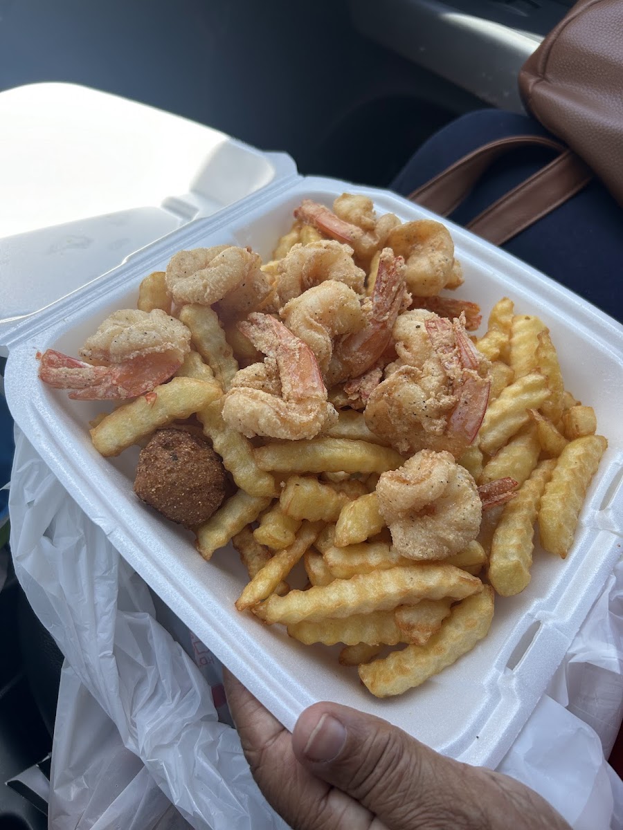 Washington Shores Fish Market - Photo 4