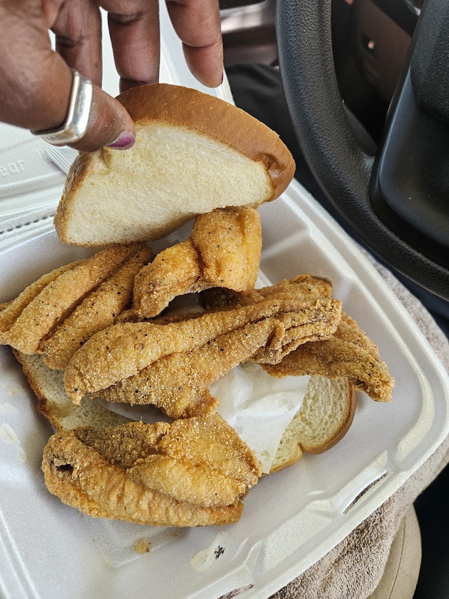 Washington Shores Fish Market - Photo 5