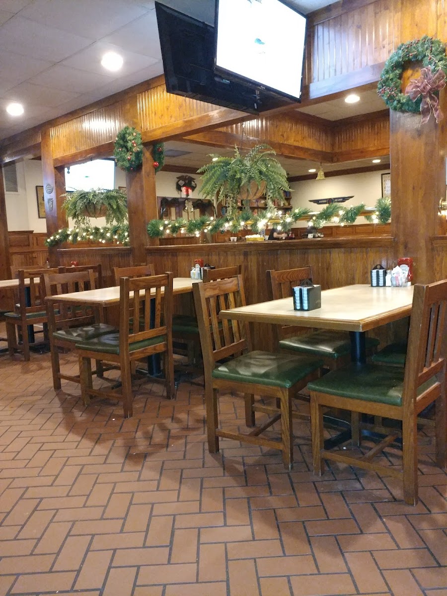 Lion's Pride Restaurant - Photo 4