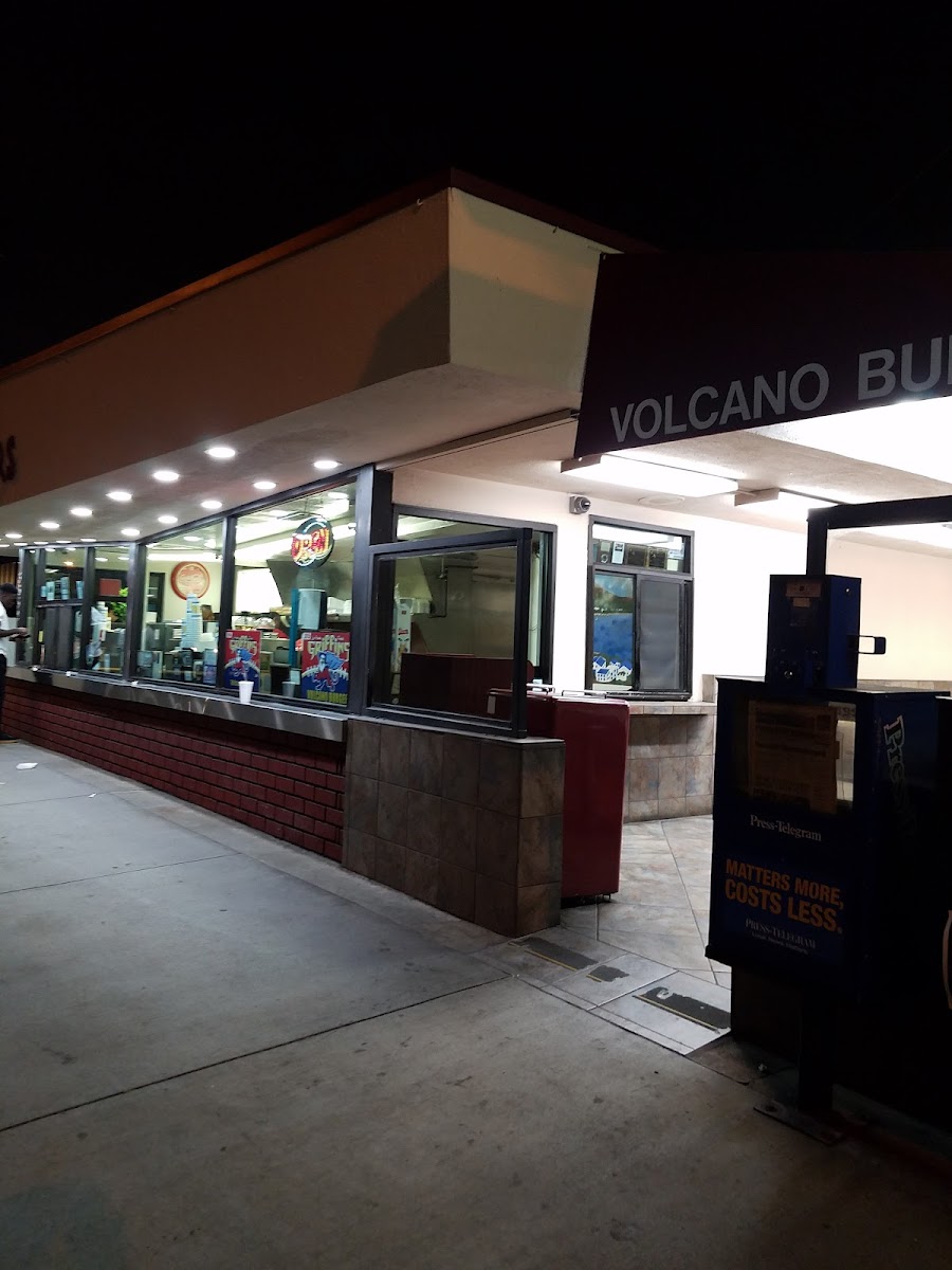 Volcano Burgers - Photo 9