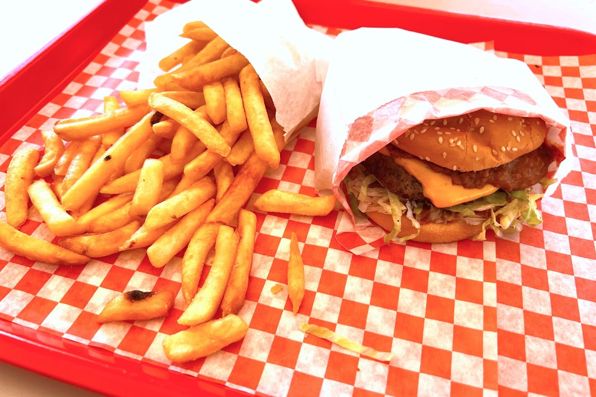 Volcano Burgers - Photo 3