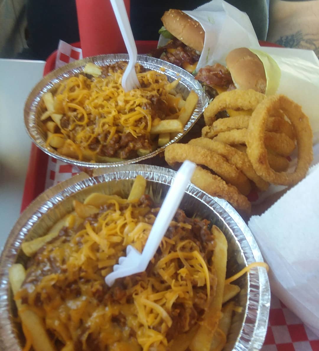 Volcano Burgers - Photo 8