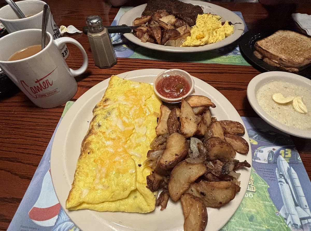 Red's Restaurant - Photo 9