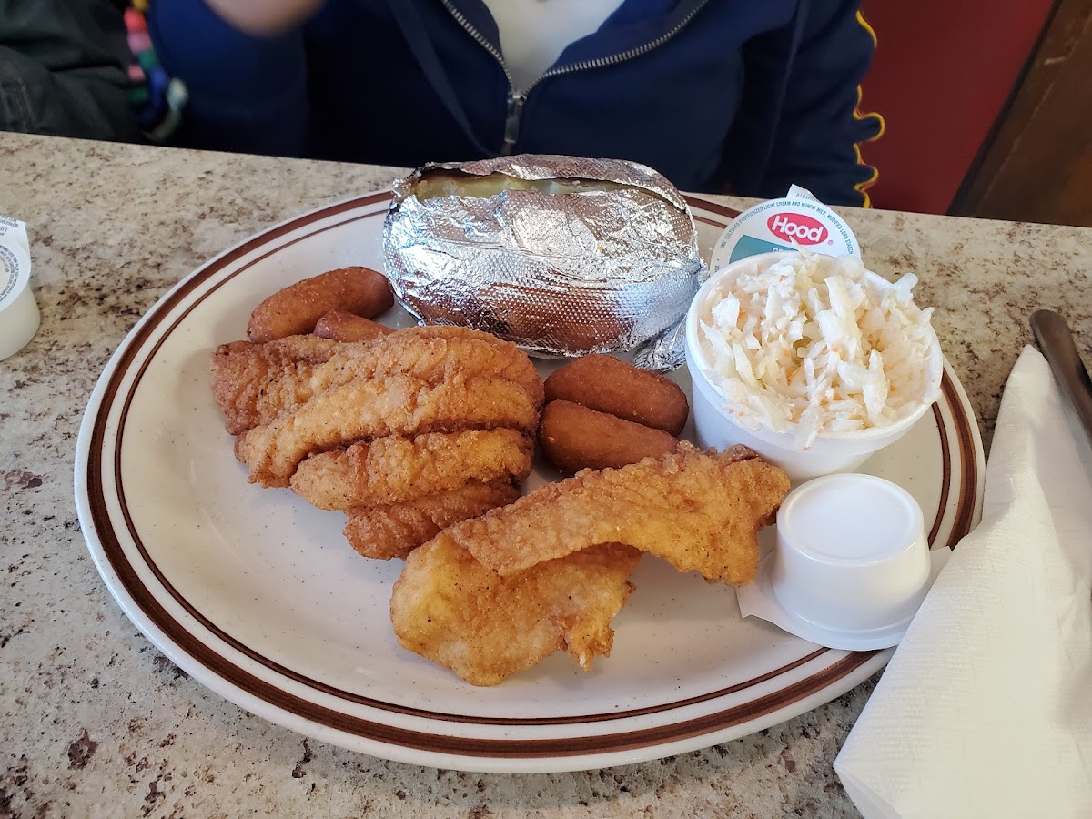 ZOE'S FAMILY RESTAURANT - Photo 1