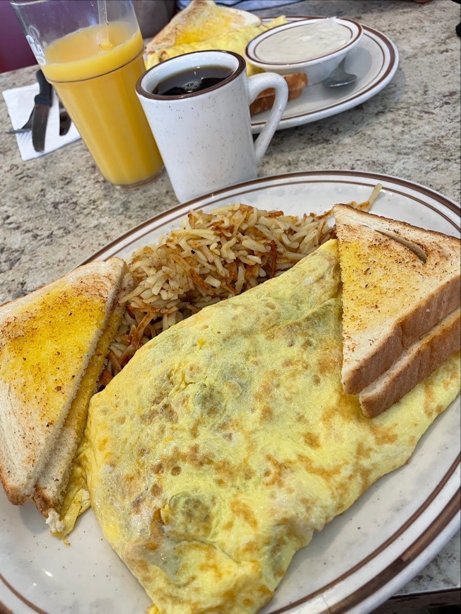 ZOE'S FAMILY RESTAURANT - Photo 3