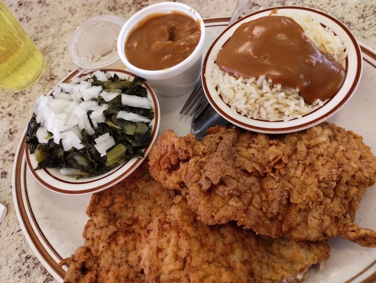 ZOE'S FAMILY RESTAURANT - Photo 4