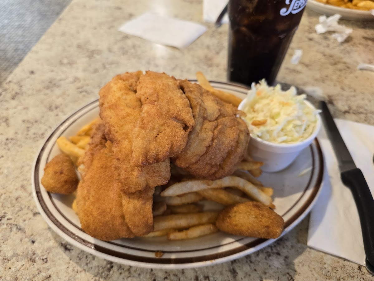 ZOE'S FAMILY RESTAURANT - Photo 5