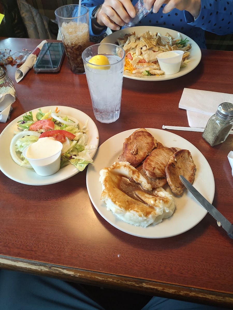 Scotty's Hometown Grill - Photo 7