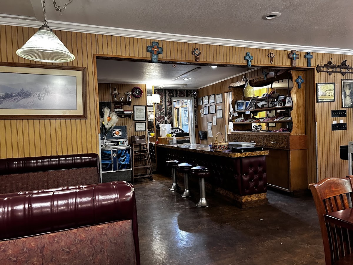 Hillcrest Restaurant and Trading Post Saloon - Photo 6