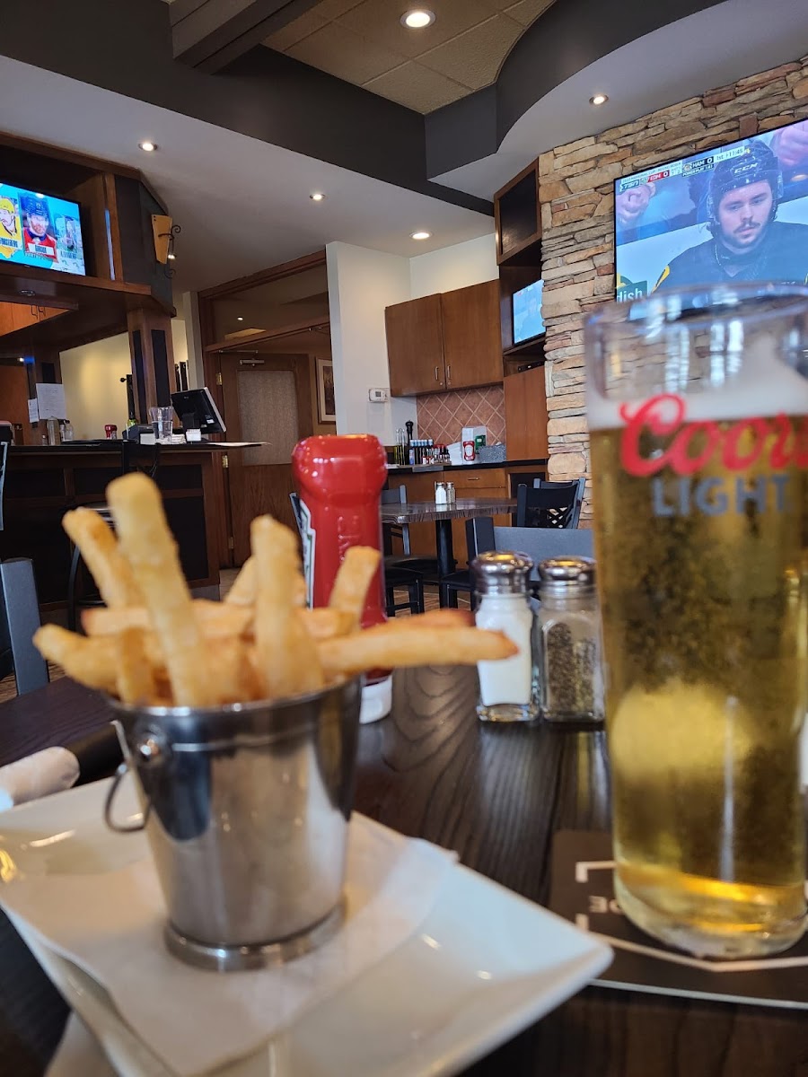 Grillers Kitchen & Bar - Photo 9