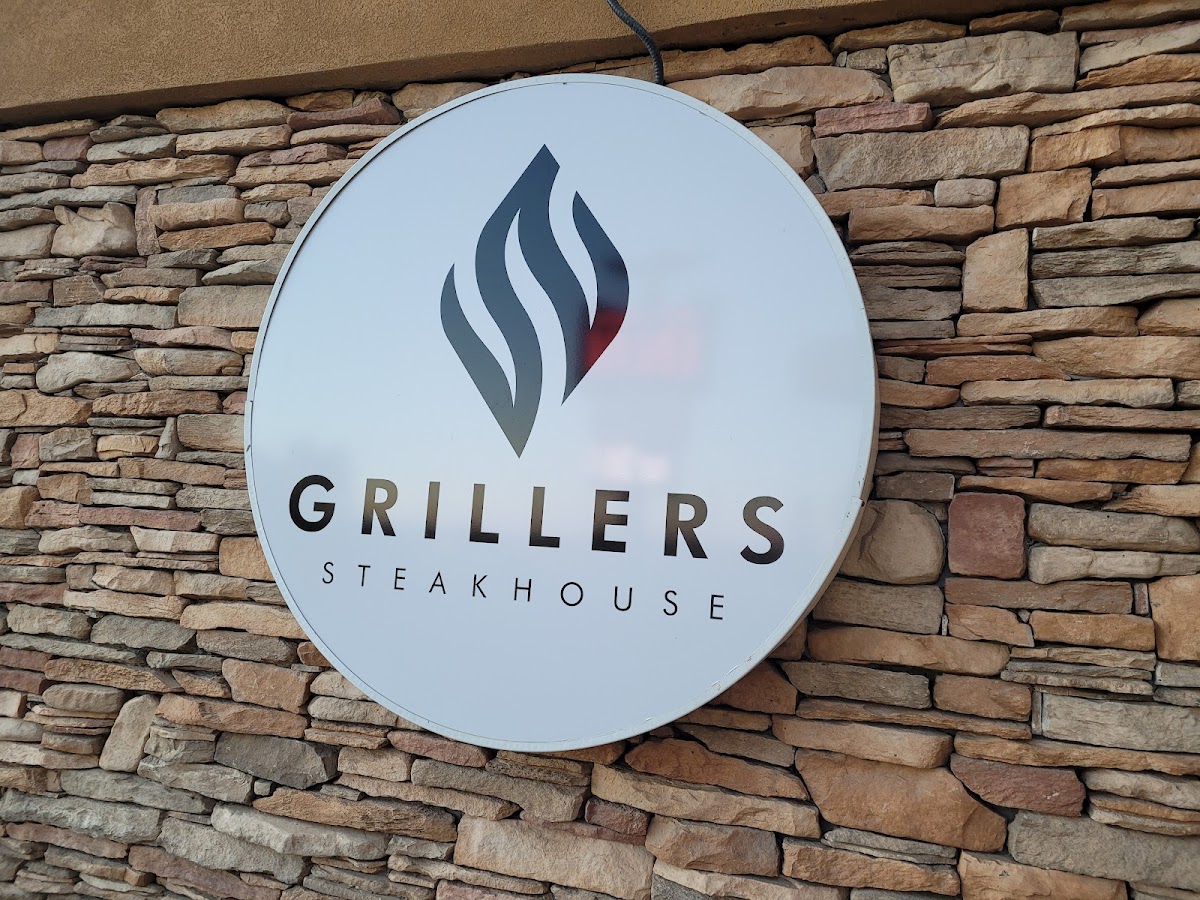 Grillers Kitchen & Bar - Photo 6