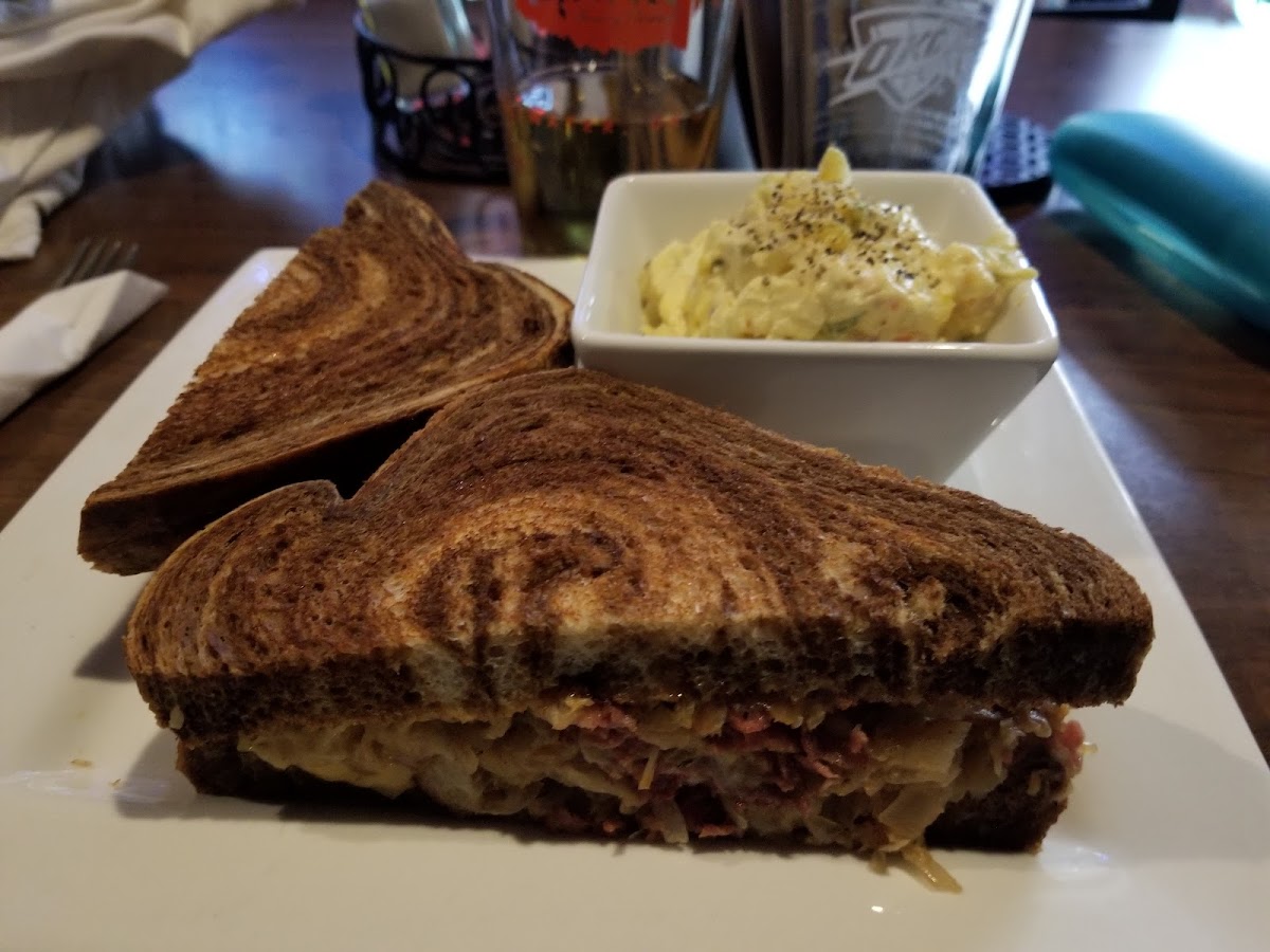 Fat Daddy's Pub and Grille - Photo 8