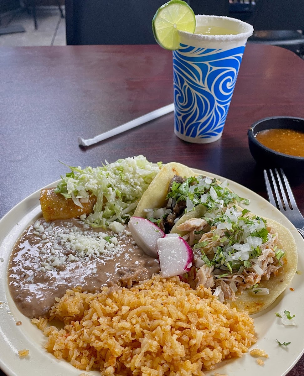 Beto's Taqueria - Photo 2