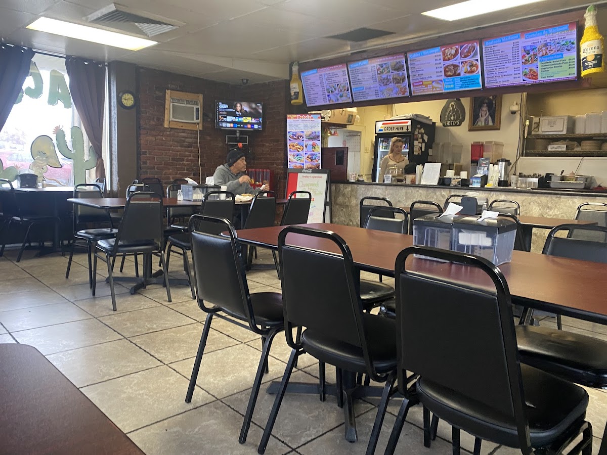 Beto's Taqueria - Photo 3