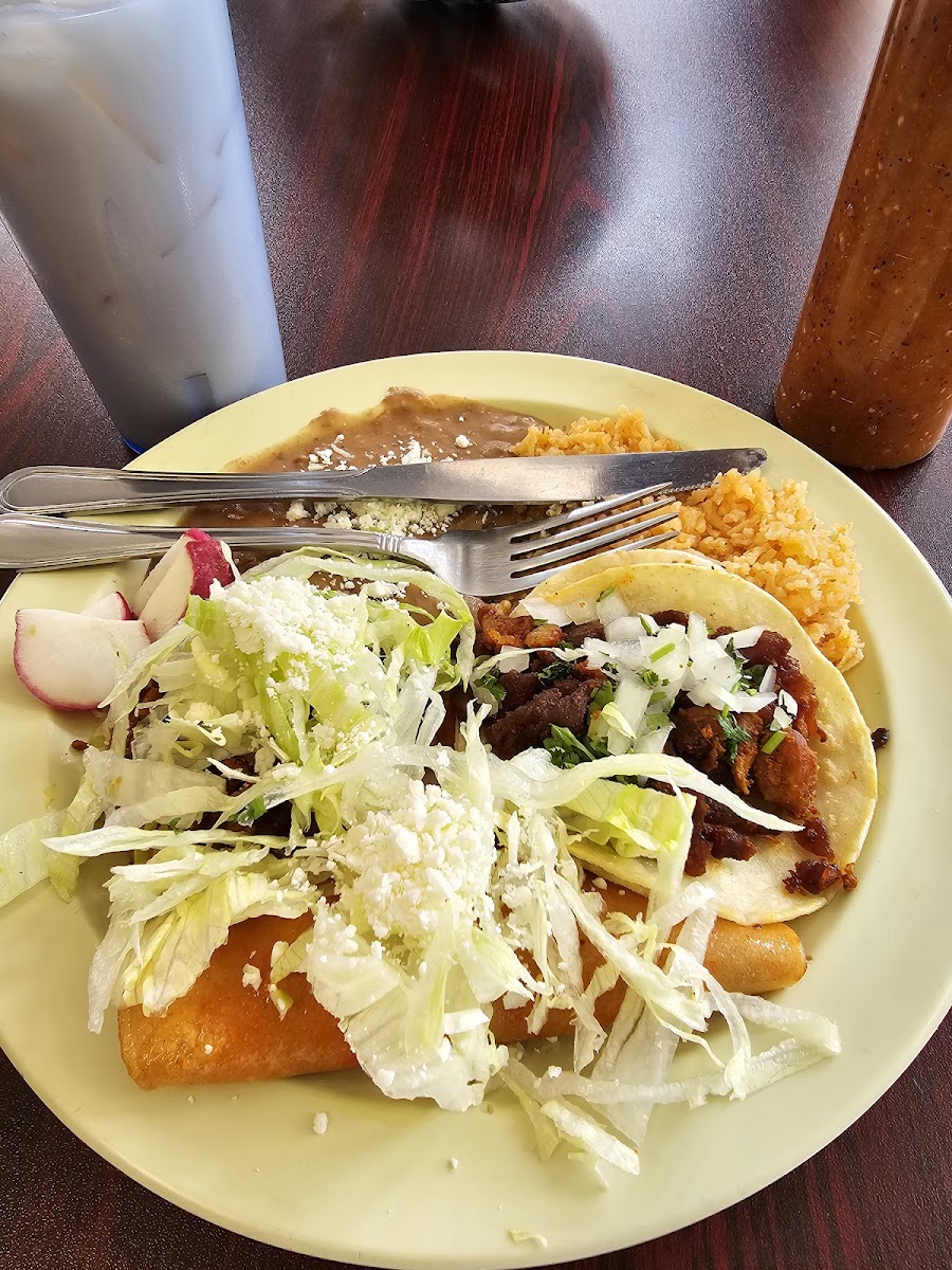 Beto's Taqueria - Photo 8