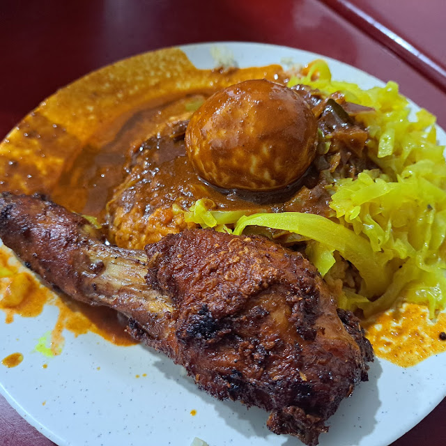 Nasi Dalca Kuah Campur Sayur Ayam Goreng