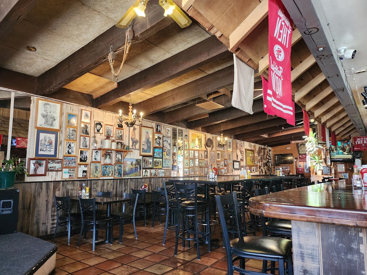 Mt Whitney Restaurant - Photo 7
