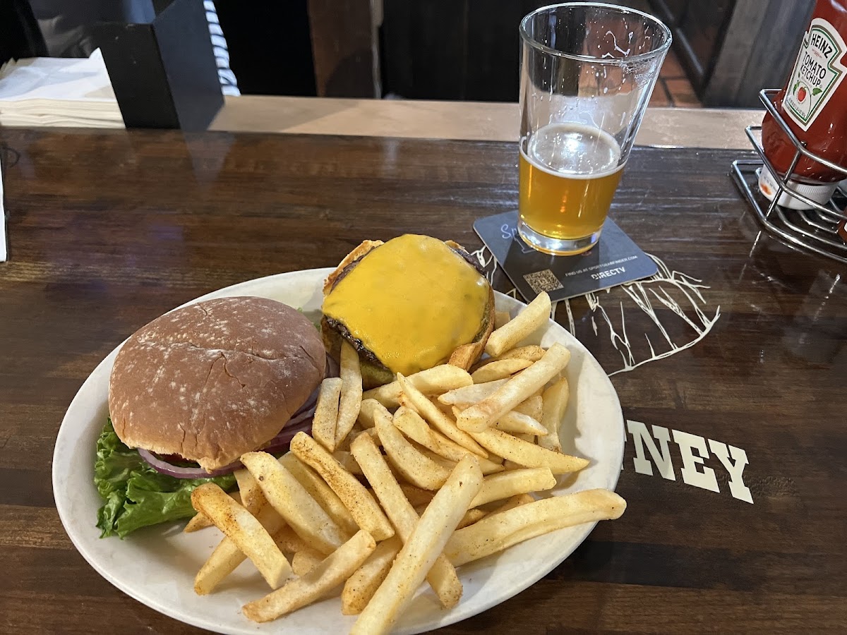 Mt Whitney Restaurant - Photo 8