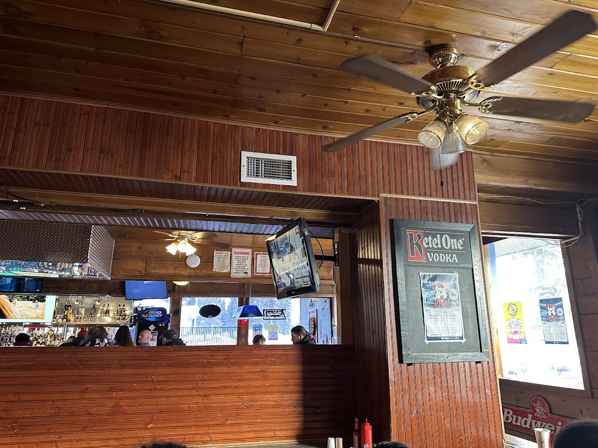 Oasis Restaurant & Lounge