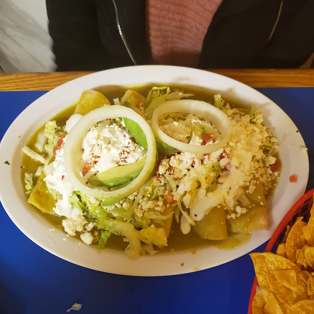 Chilaquiles Con Bistek Rojo