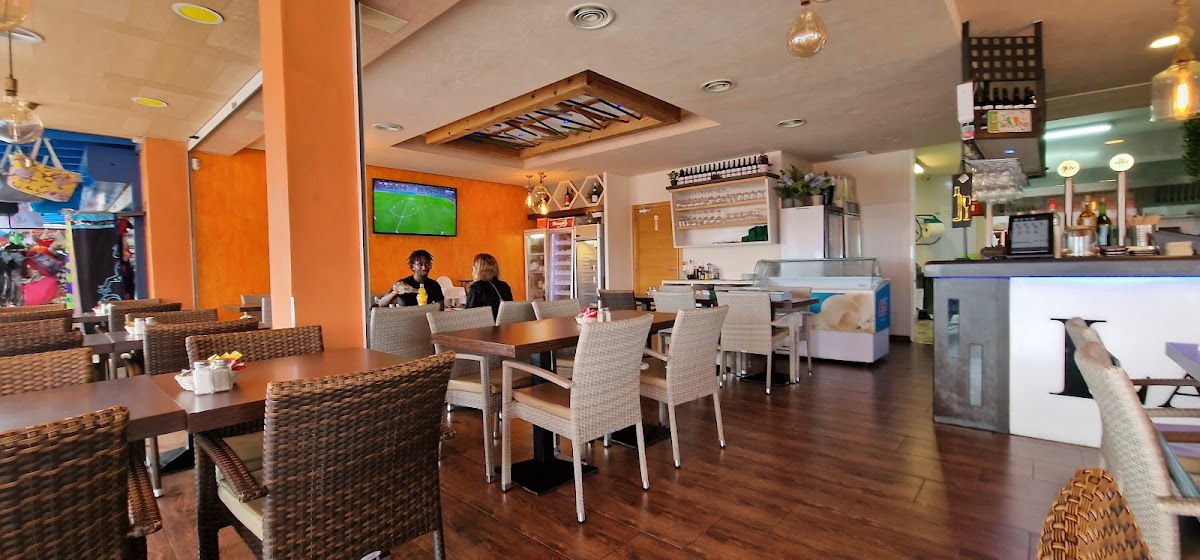 Restaurante La Avenida - Photo 3