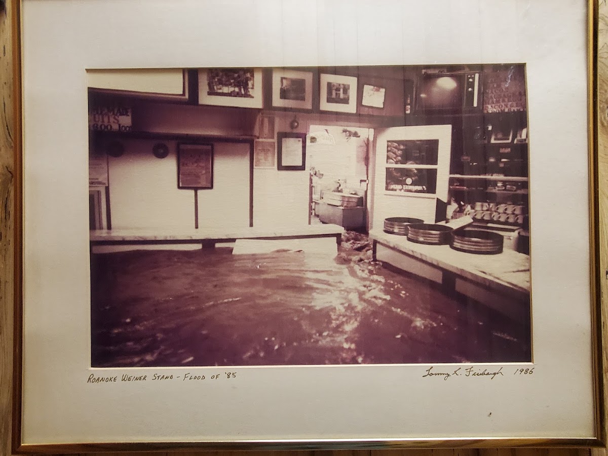 Roanoke Weiner Stand No. 2 - Photo 5