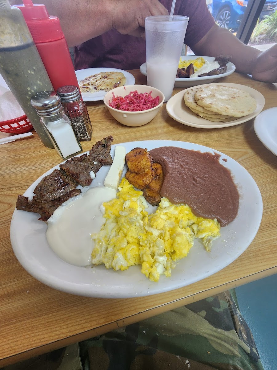 Kissimmee Bakery - Photo 6