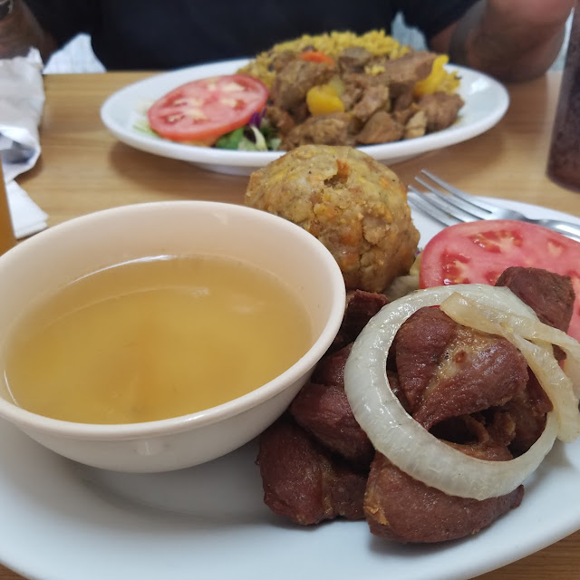 Mofongo Con Carne Frita Y Caldo