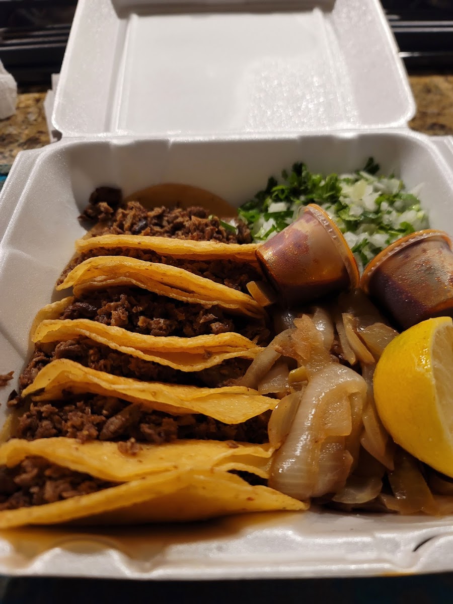 Taqueria El Paisano Dallas - Photo 4